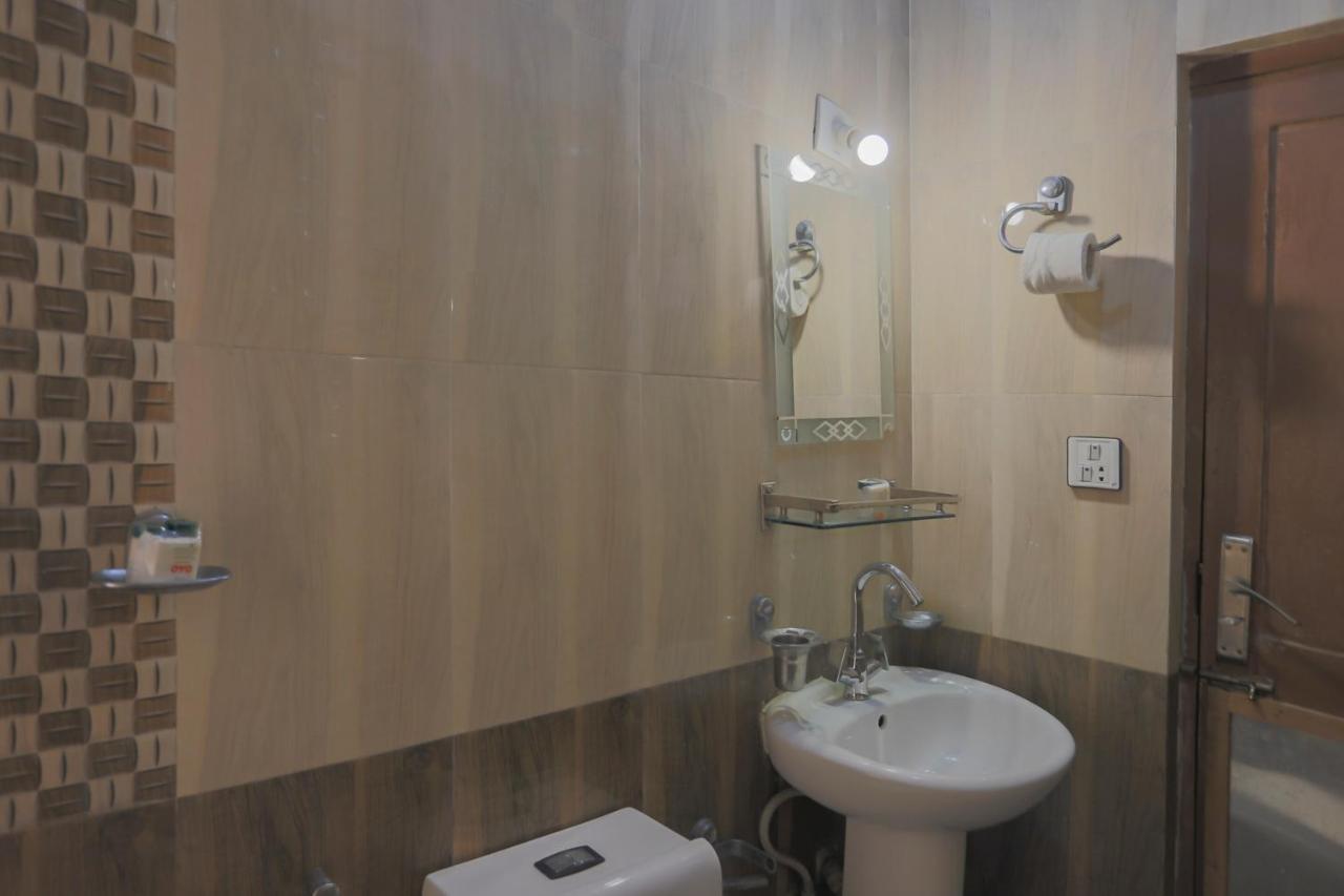 Oyo 789 Hotel Shivam Plaza กาฐมาณฑุ ภายนอก รูปภาพ